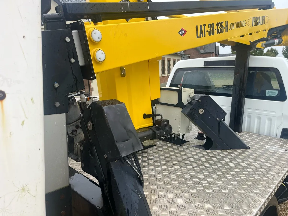 Versalift 4x4 Cherrypicker - Image 3
