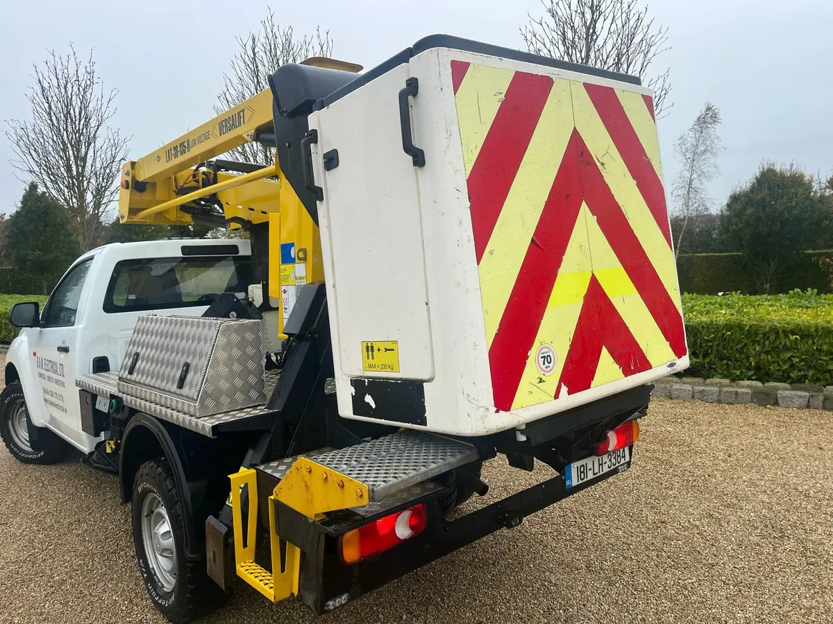 Versalift 4x4 Cherrypicker - Image 4