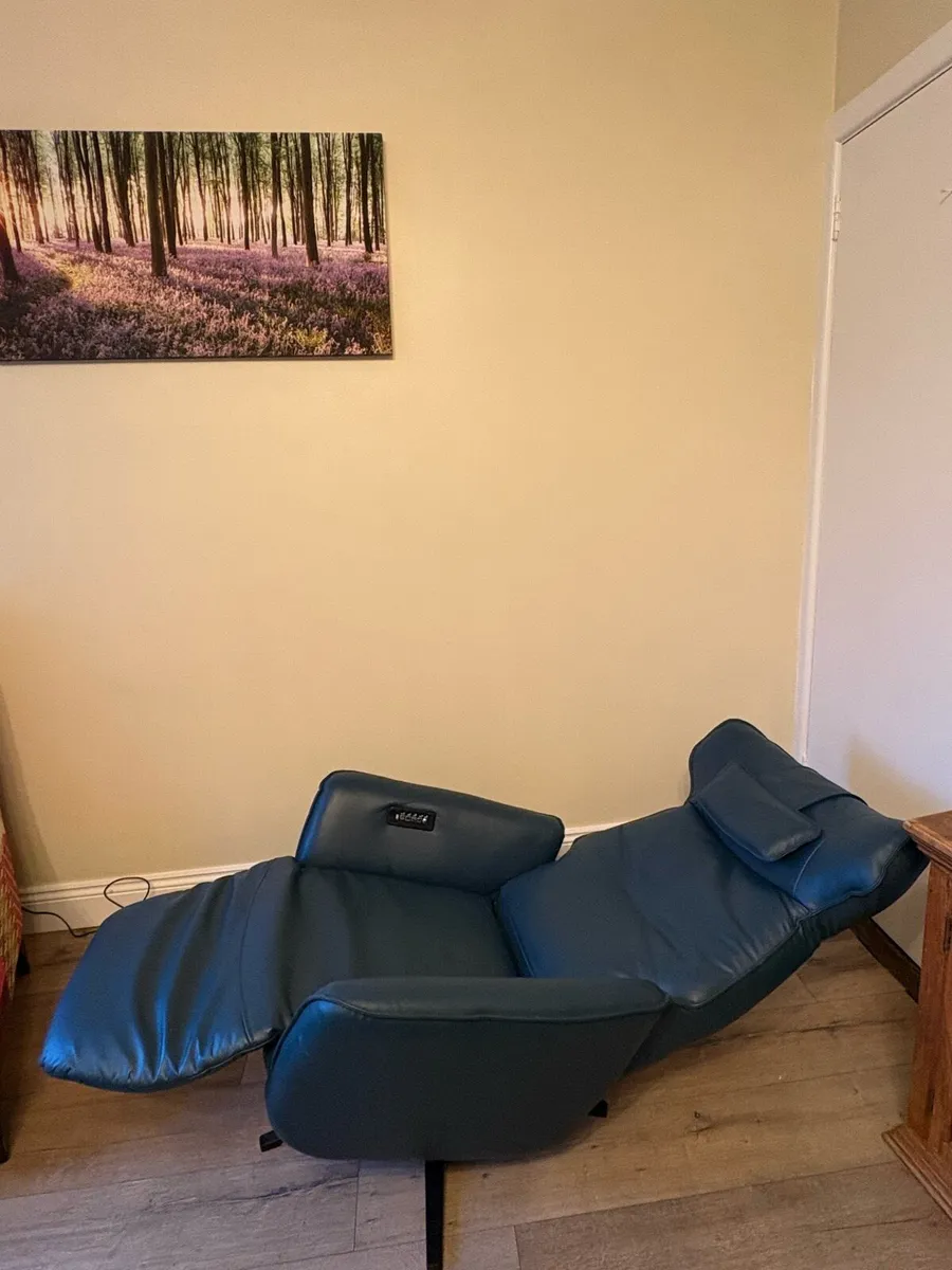 Carrie Teal Power Recliners(3) - Great Condition - Image 3