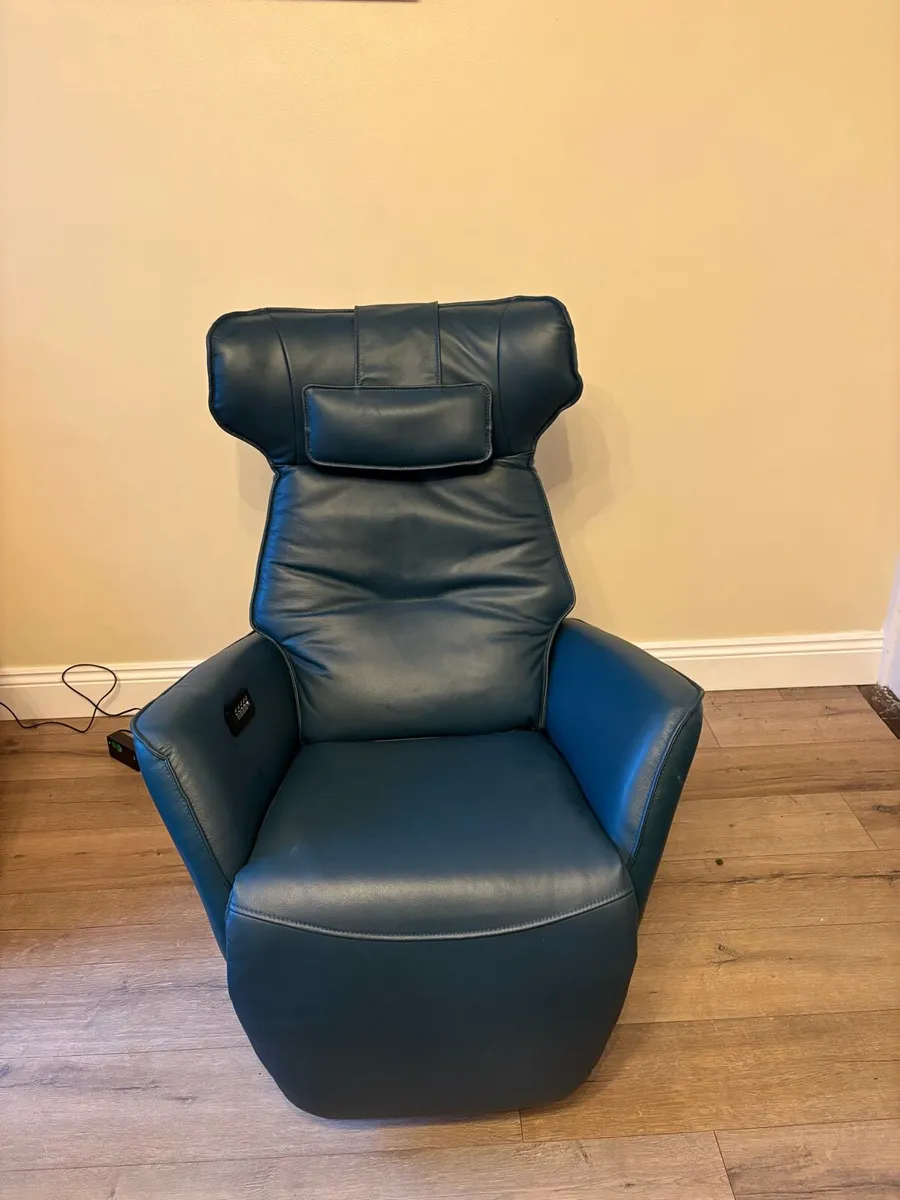 Carrie Teal Power Recliners(3) - Great Condition - Image 1