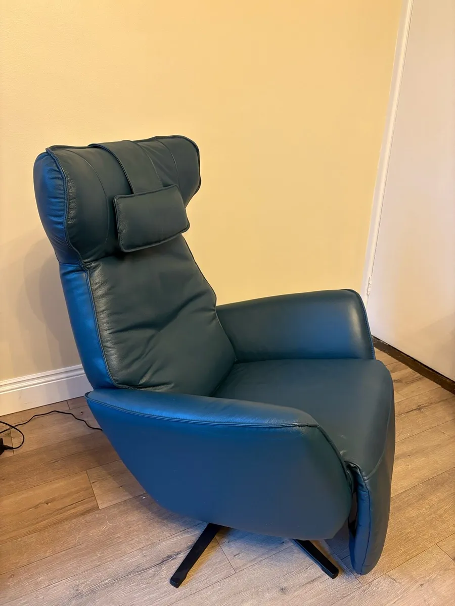 Carrie Teal Power Recliners(3) - Great Condition - Image 4