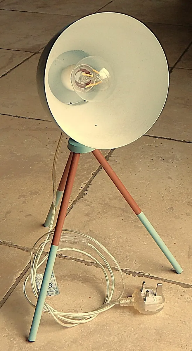 Metal Adjustable Tripod Table Lamp - Image 2