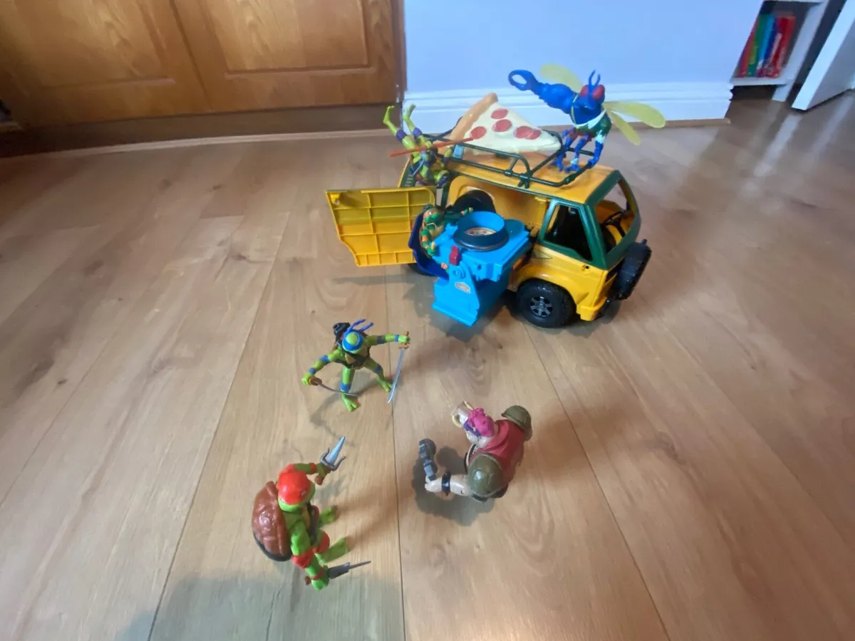 Ninja turtle toy pizza van - Image 1