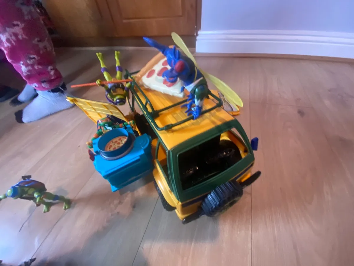 Ninja turtle toy pizza van - Image 3
