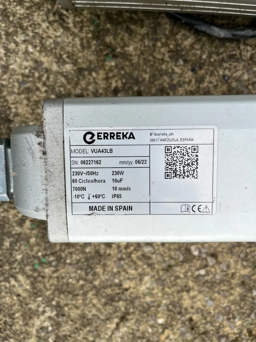 2 electric hydraulic gate motors ERREKA BRAND - Image 2