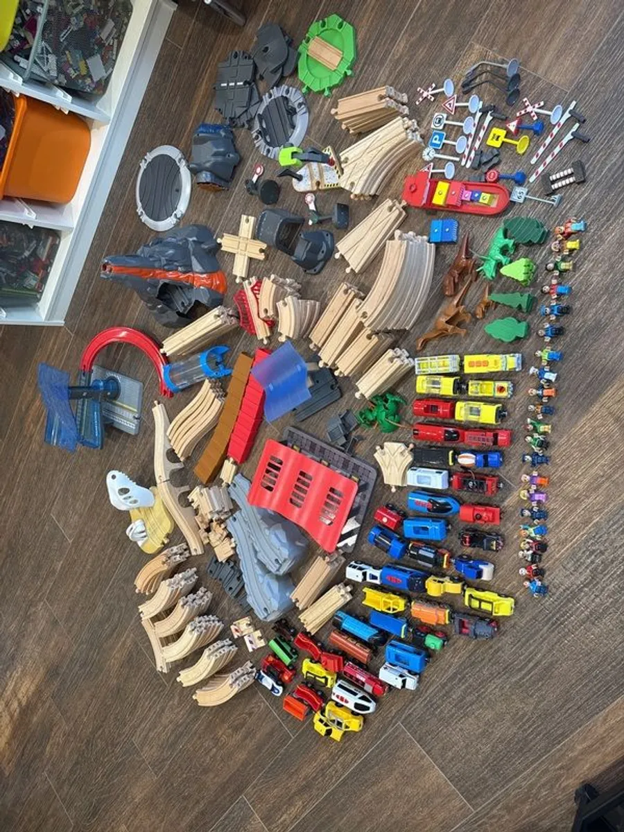large wooden train set & accessories - Image 1