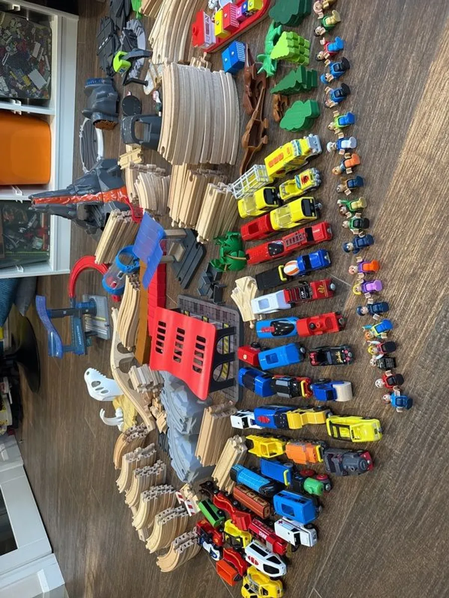 large wooden train set & accessories - Image 2