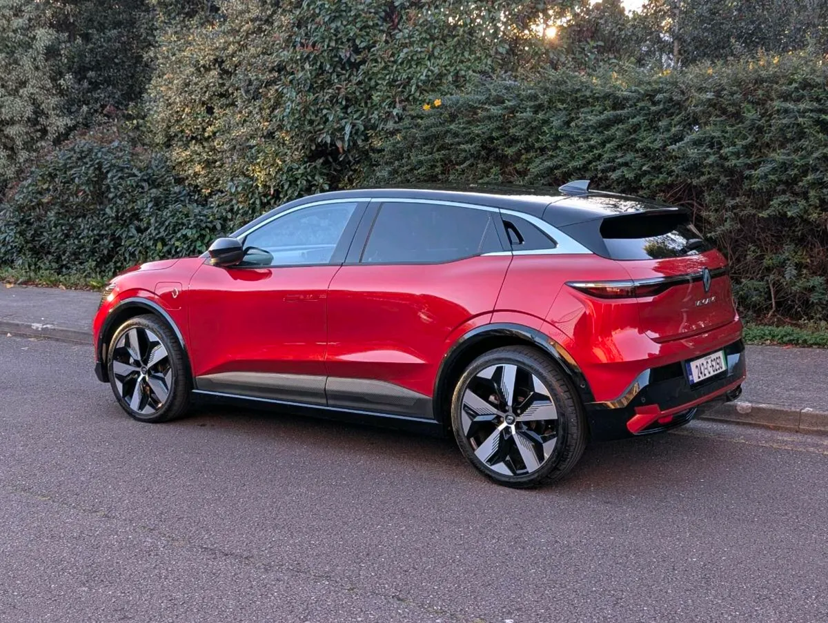 Renault Megane E-Tech Techno - Image 2