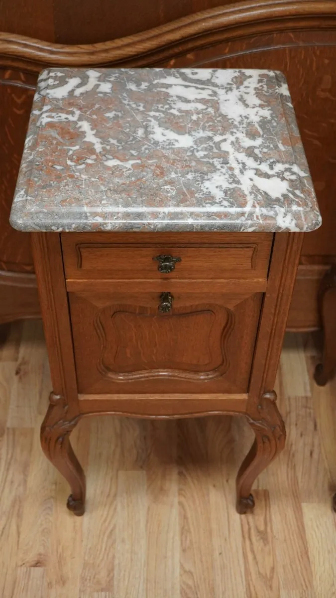 Pair of French Oak Marble-Top Bedside Cabinets / N - Image 3