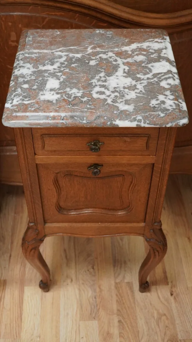 Pair of French Oak Marble-Top Bedside Cabinets / N - Image 4