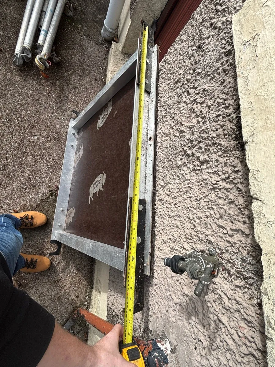 Scaffold tower parts. - Image 3