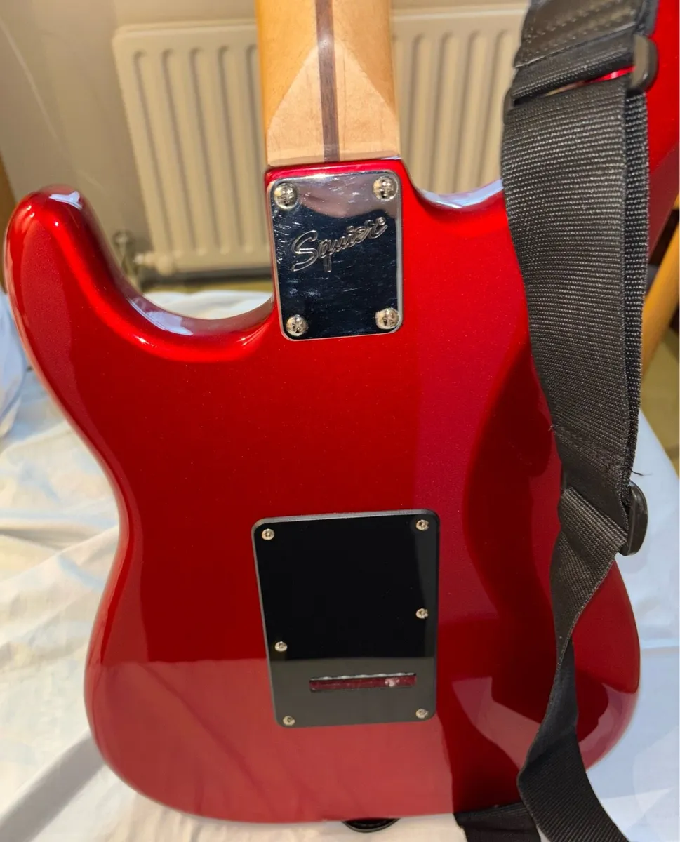 Squier HSS Stratocaster guitar - Image 2