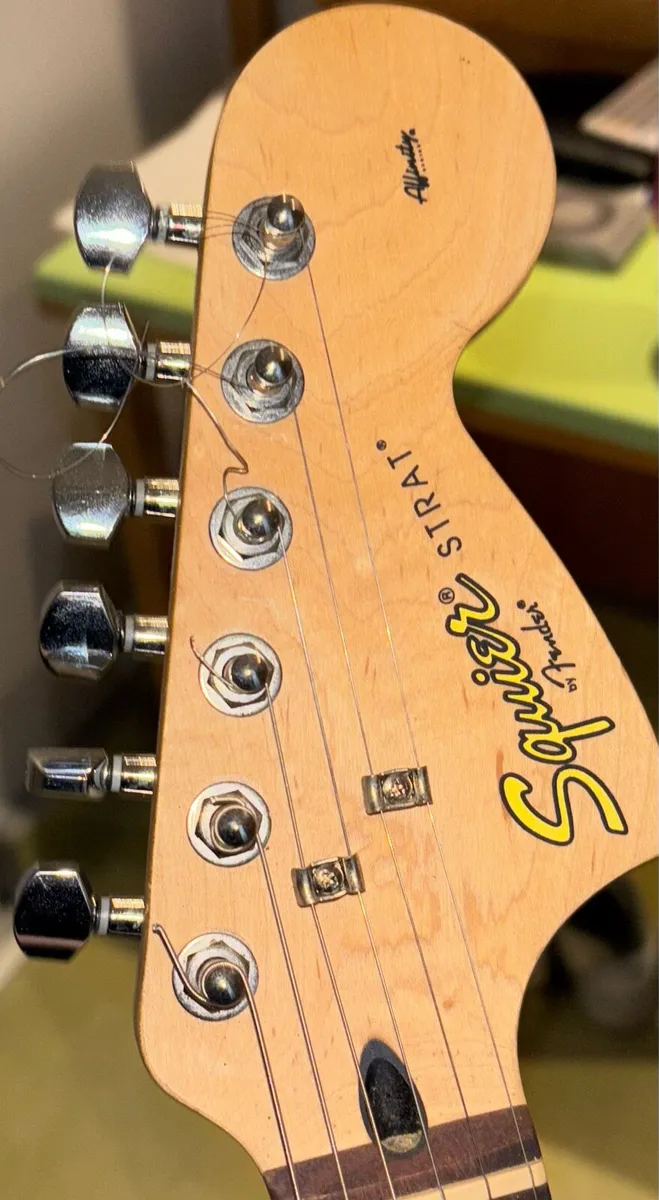 Squier HSS Stratocaster guitar - Image 4