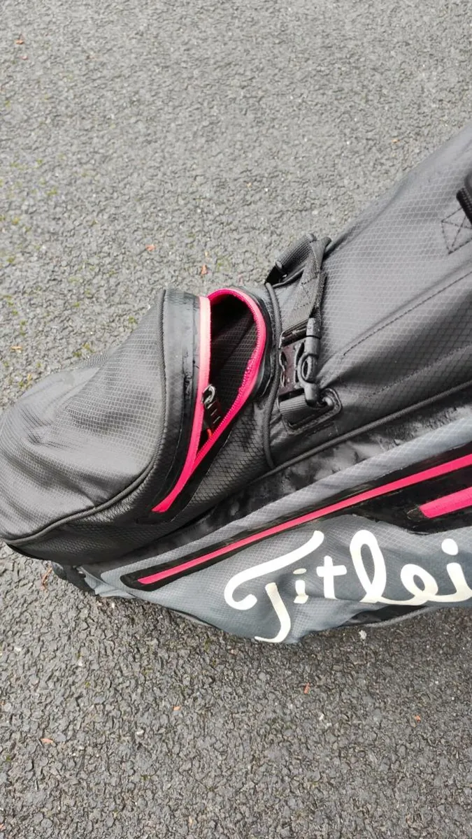 TITLEIST PLAYERS 4
STADRY STAND - Image 2