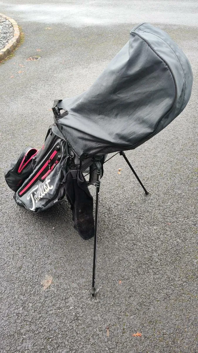 TITLEIST PLAYERS 4
STADRY STAND - Image 3
