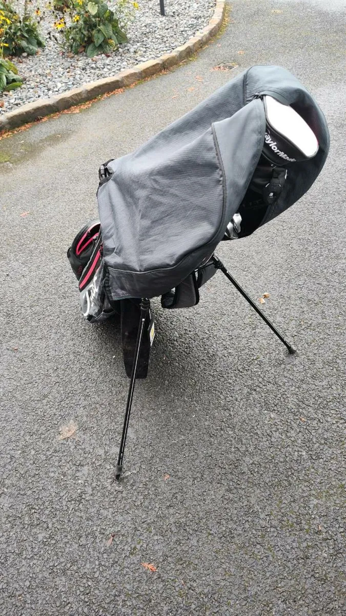 TITLEIST PLAYERS 4
STADRY STAND - Image 4