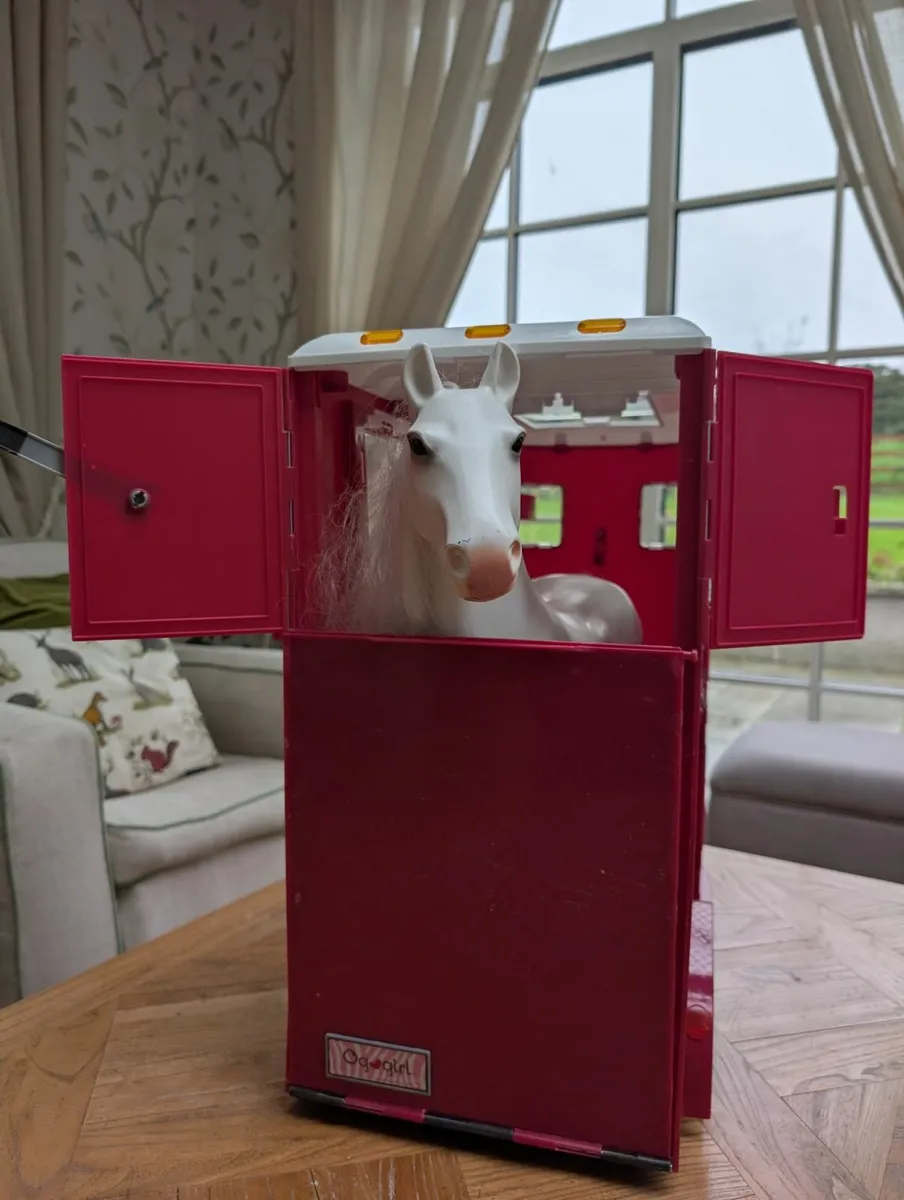 Generation camper van & horse - Image 1