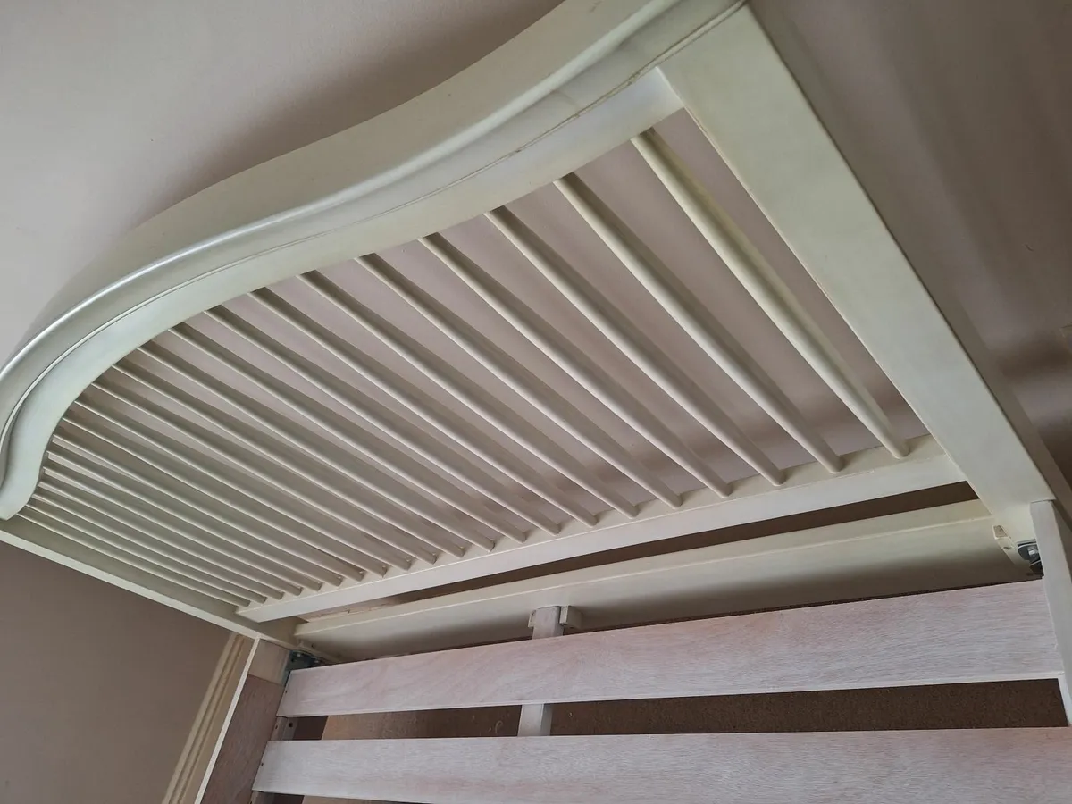 Bed - Image 1