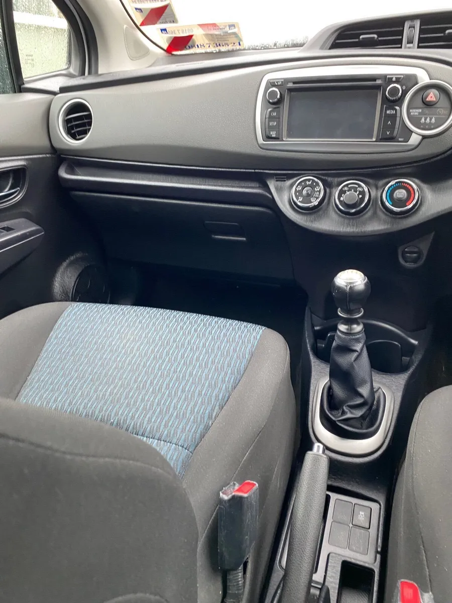 Toyota Yaris 2013 - Image 2