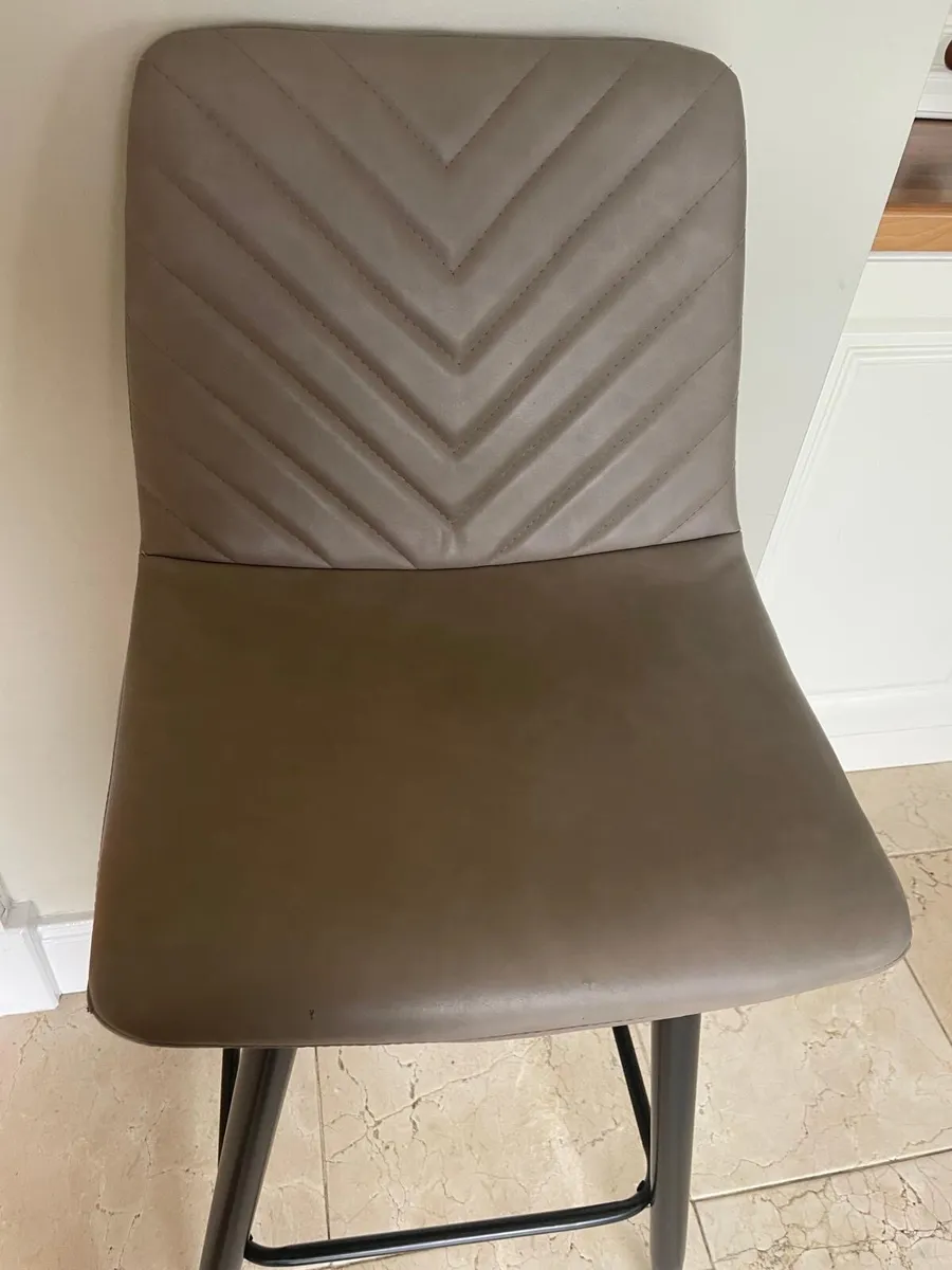 Breakfast Bar Stools - Image 2
