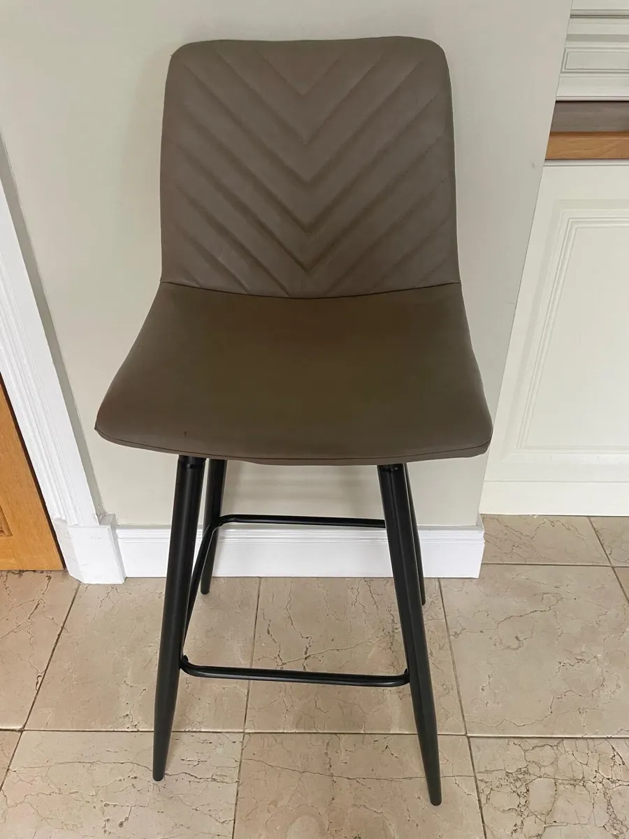 Breakfast Bar Stools - Image 4