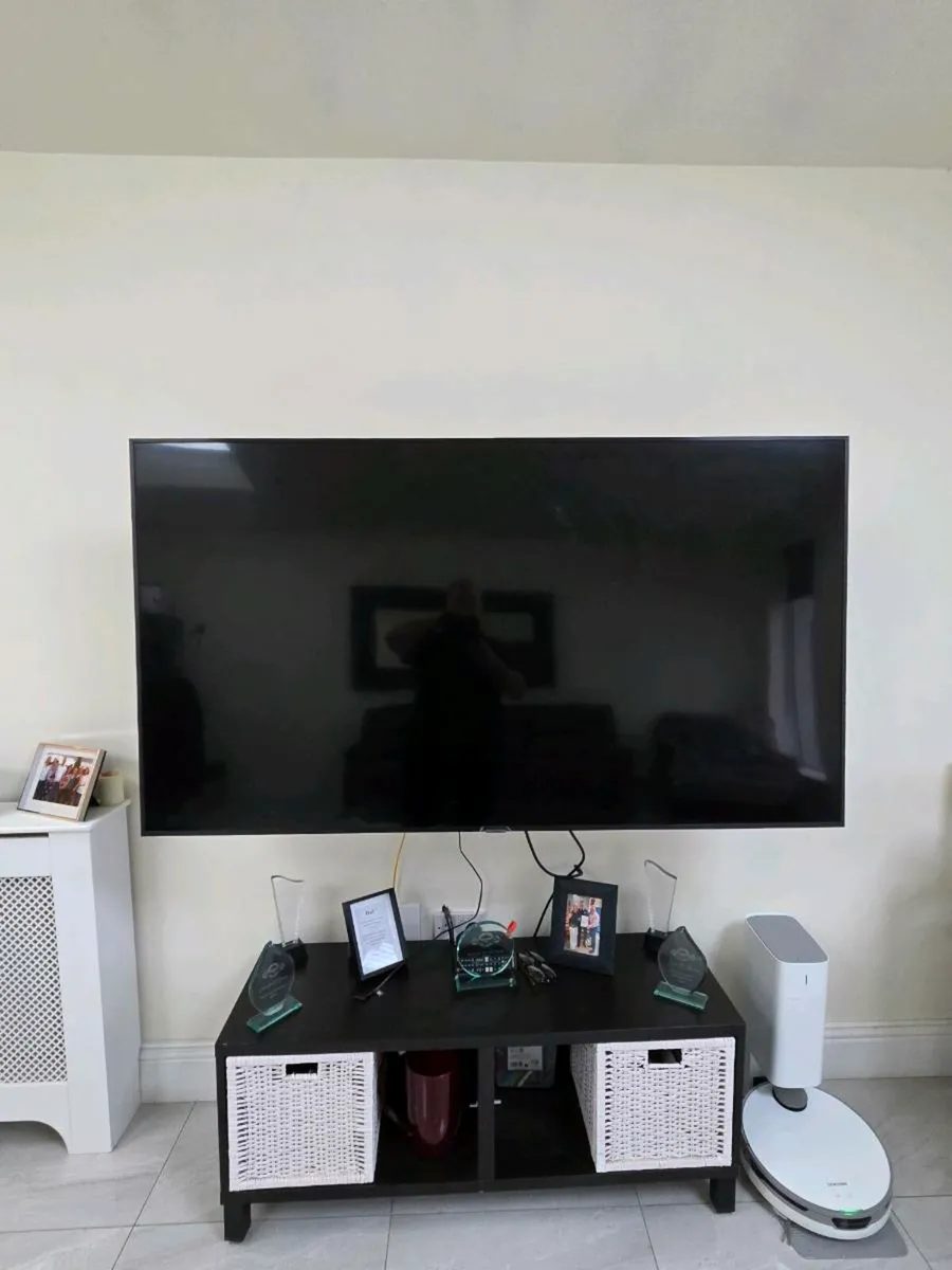 70" Smart Samsung TV - Image 1