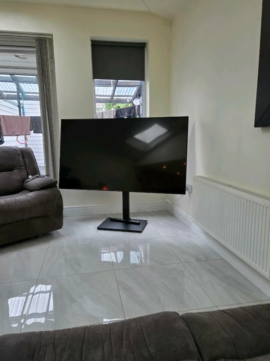 70" Smart Samsung TV - Image 2