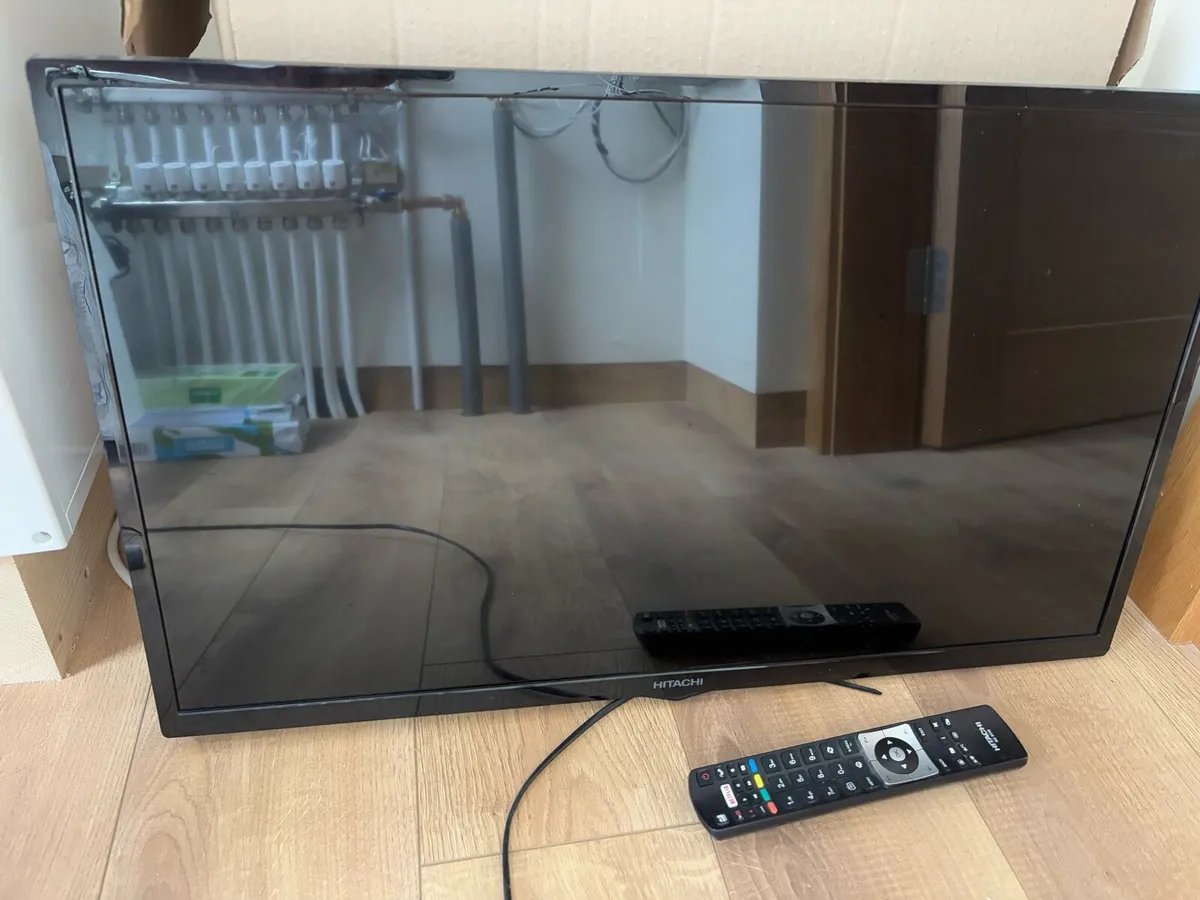 30” hitachi smart tv - Image 1