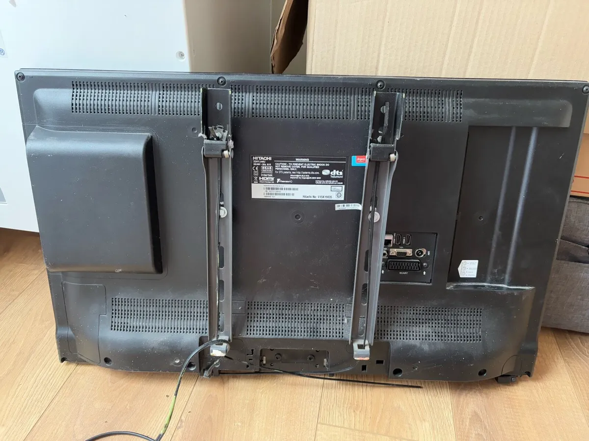30” hitachi smart tv - Image 2