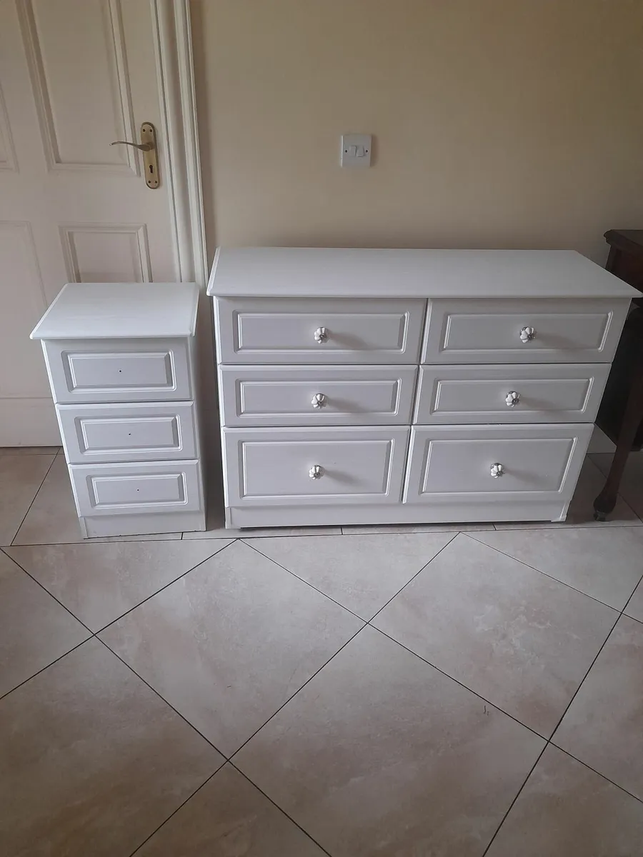 bedroom furniture - Image 1