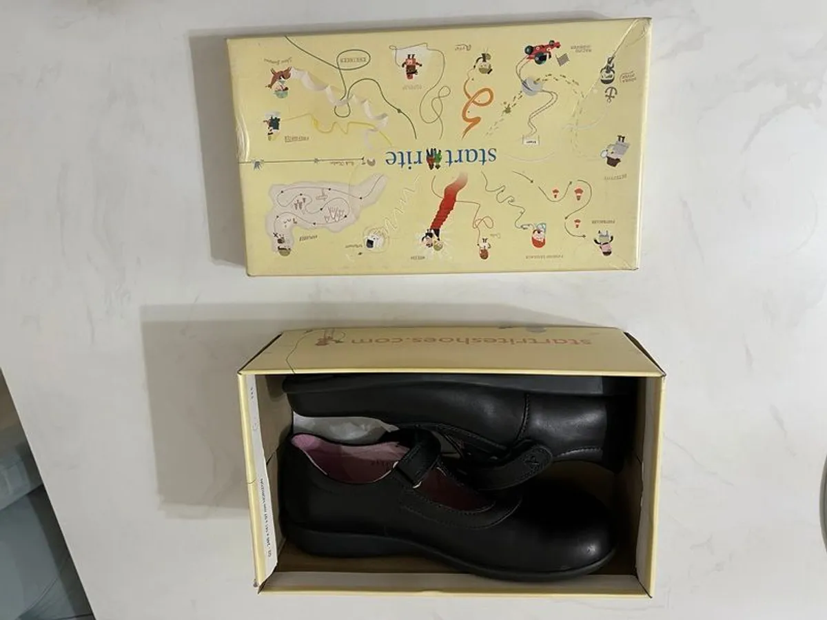 Start-rite black leather school shoes (Free girls clothes for first buyer to offer asking price on this.) - Image 4
