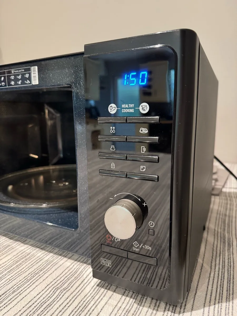 Samsung 800W Microwave – Spotless Condition - Image 2