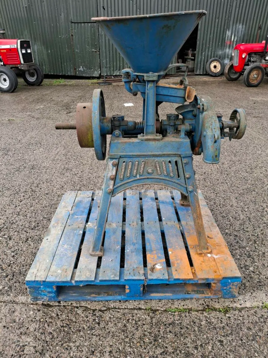 Vintage corn grinder & Ferguson P3 for sale - Image 4