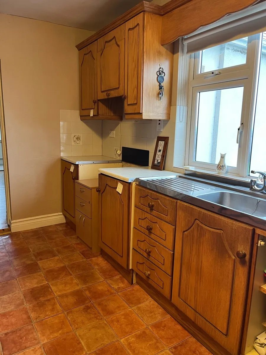 Kitchen units and sink - Image 1