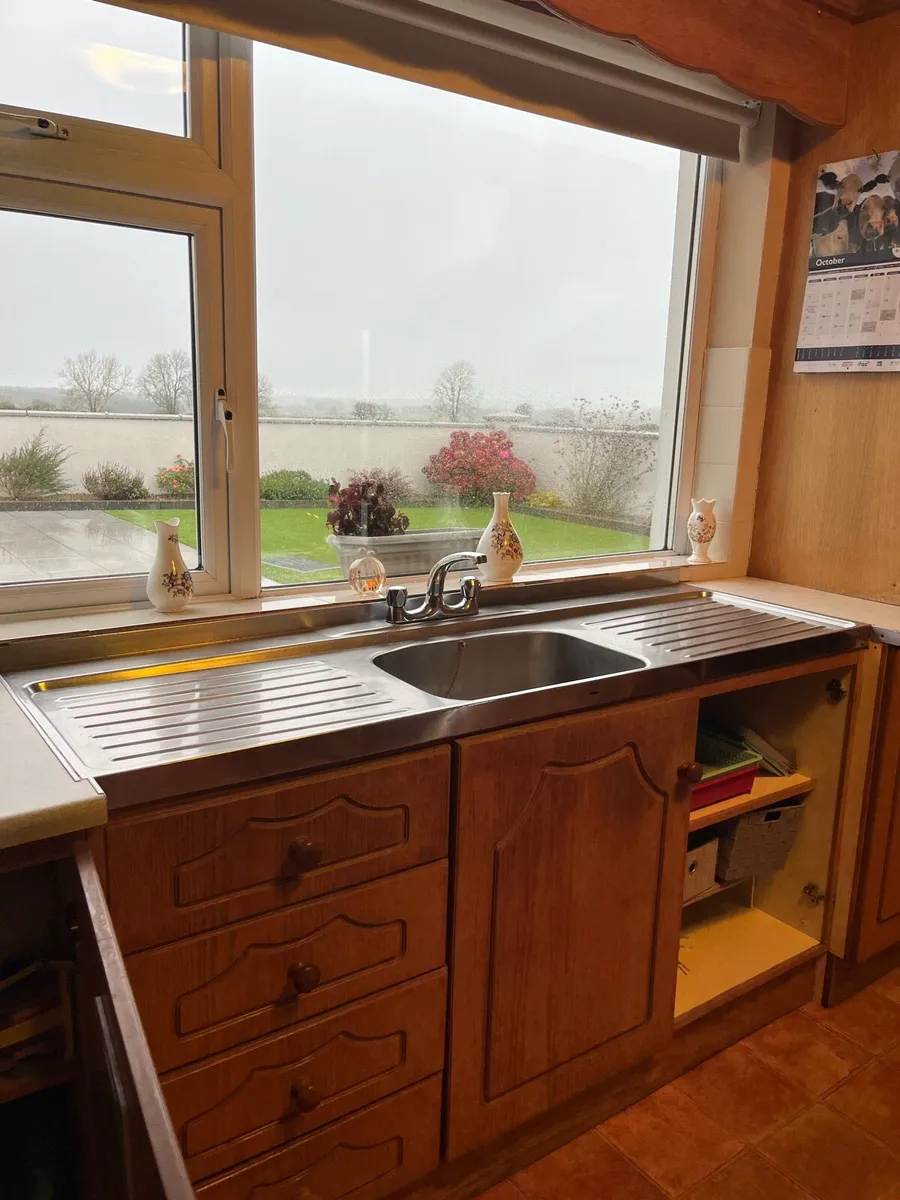 Kitchen units and sink - Image 2