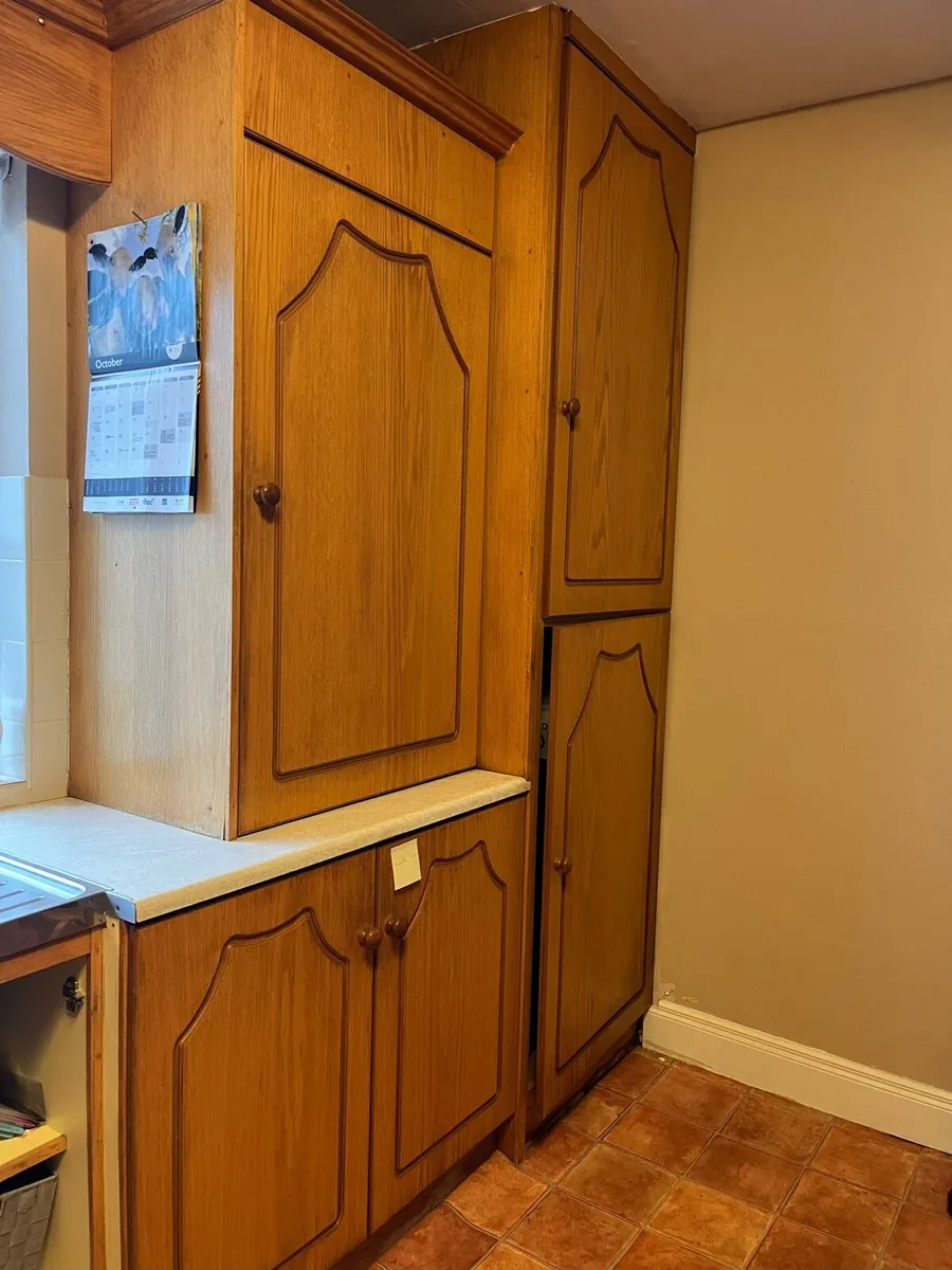 Kitchen units and sink - Image 4