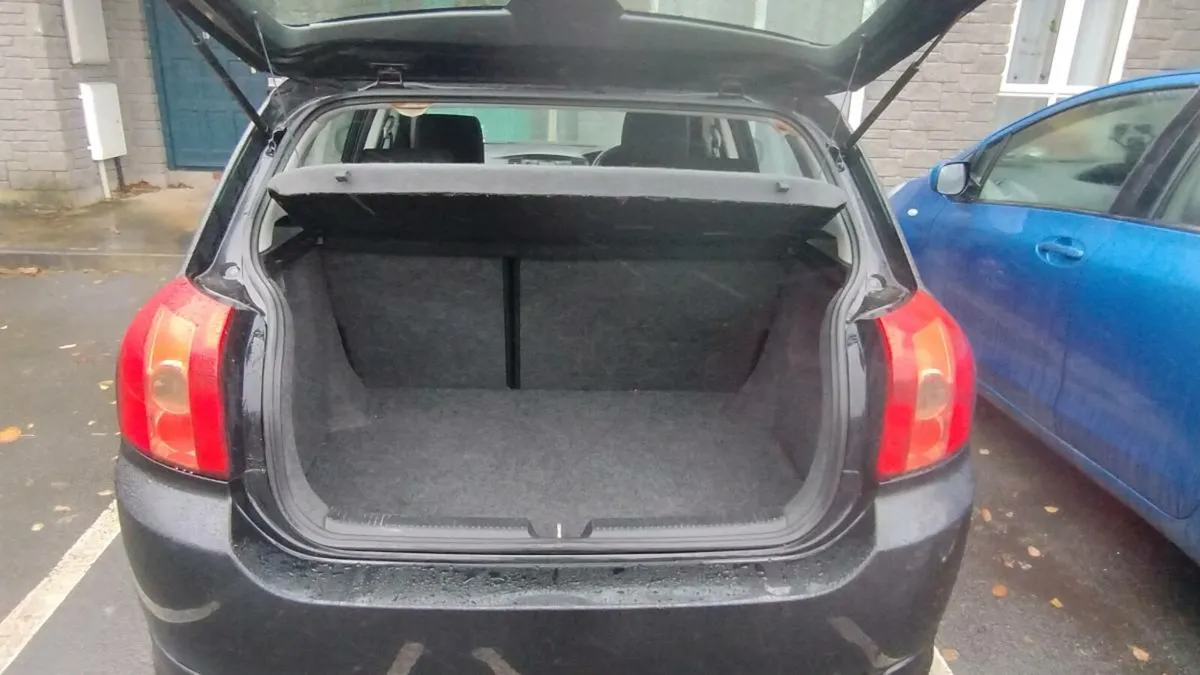 2007 1.4L petrol Toyota Corolla hatchback - Image 4