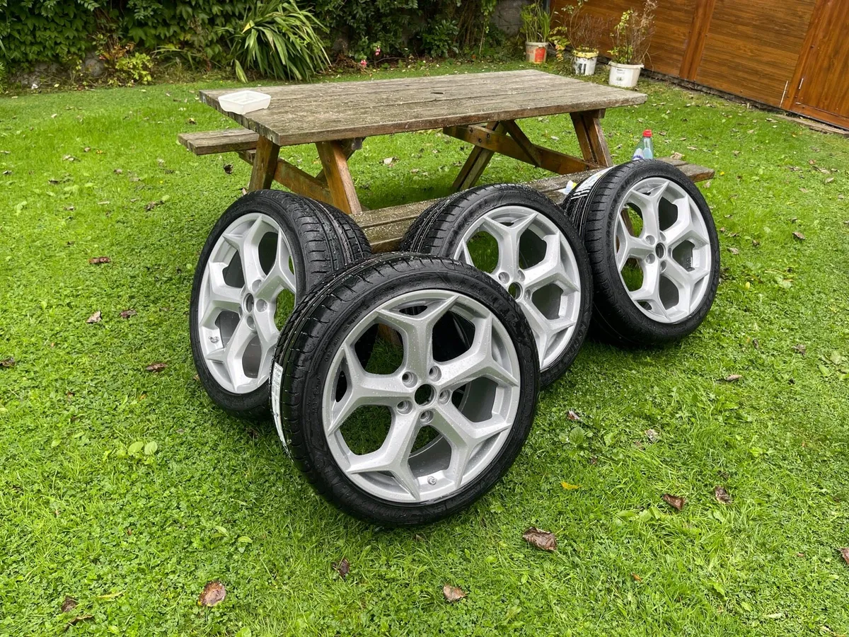Genuine Focus st alloy wheels mint - Image 1