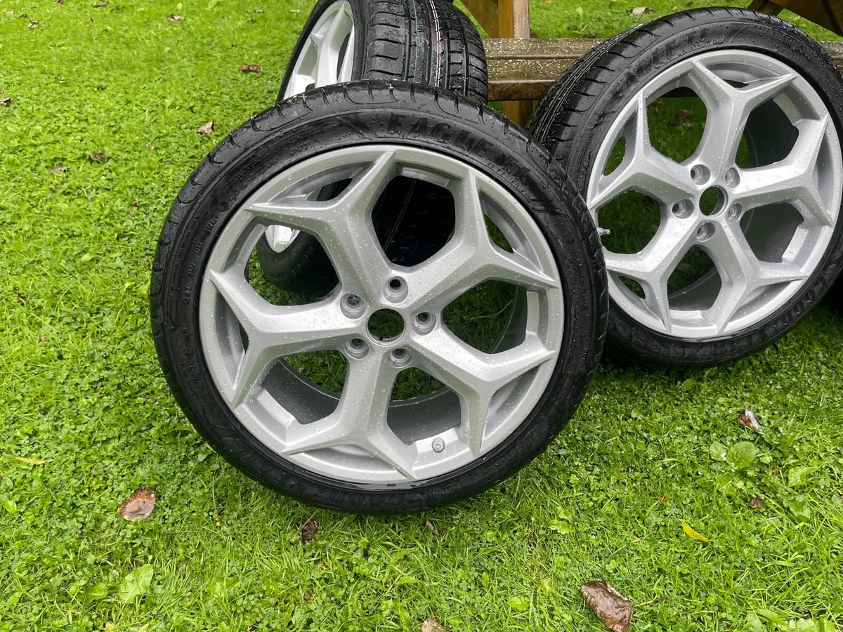Genuine Focus st alloy wheels mint - Image 3