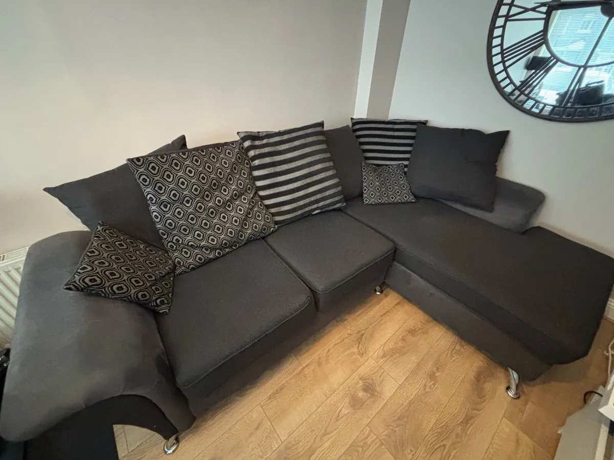L shaped couch - Image 1