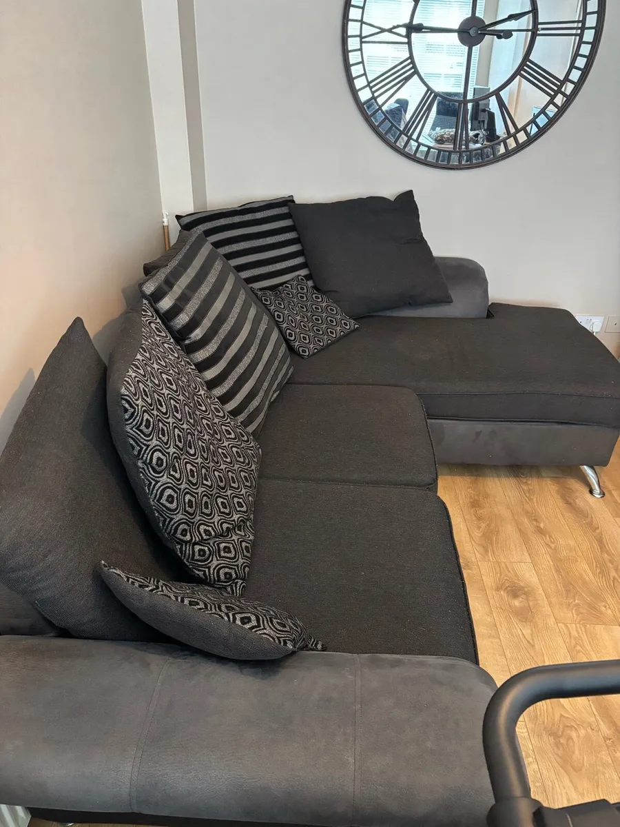 L shaped couch - Image 2