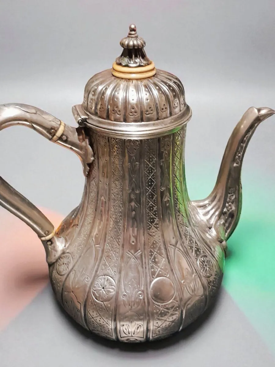 Lambert Coventry street.Teapot 1860s - Image 1