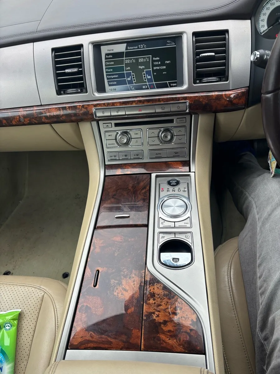 Beautiful jaguar XF 3.0 V6 - Top Spec - NEW NCT ! - Image 2