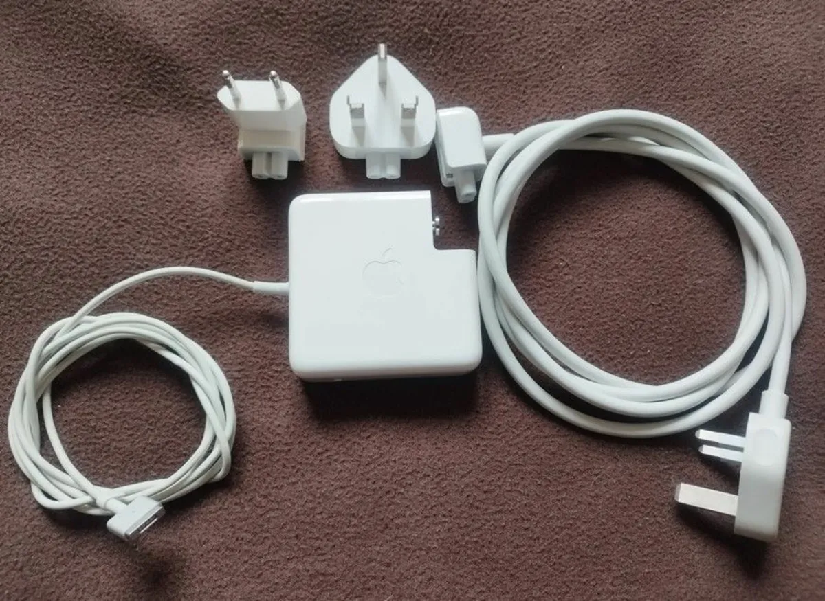 Apple 85W MagSafe 2 Power Adaptor - complete pack