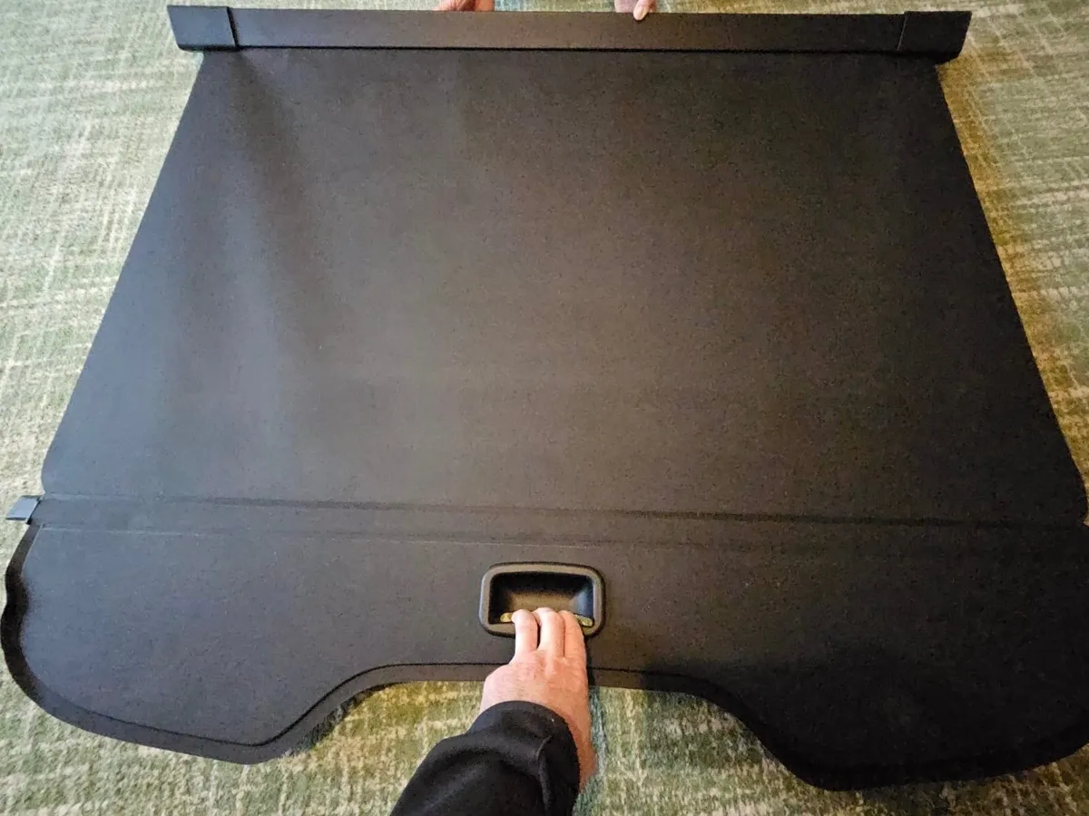 Mondeo Estate Rear Parcel Shelf Load Cover/ Tonnea - Image 1