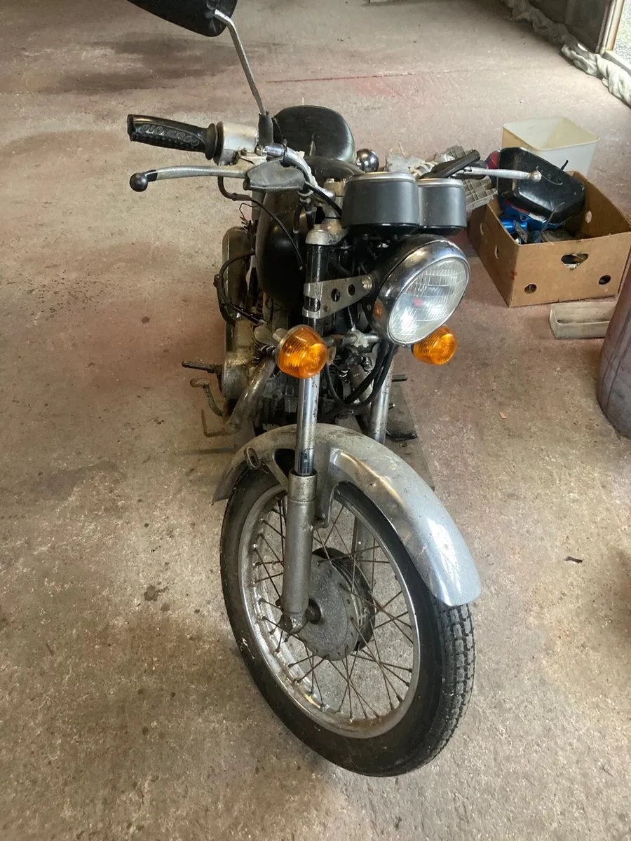 Honda 175 CD - Image 2