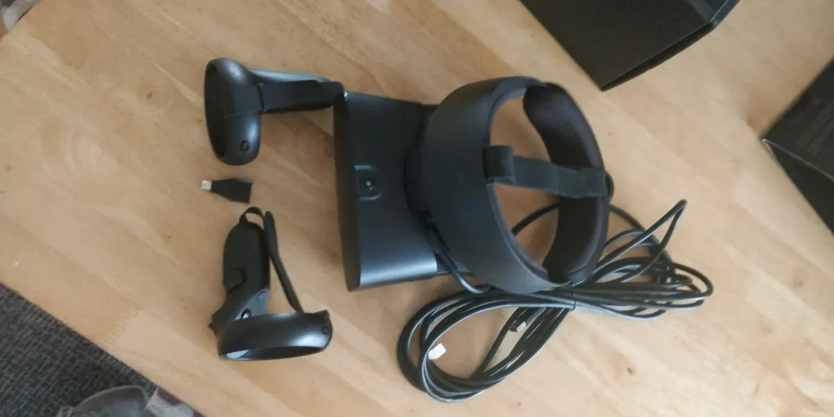 VR headset - Image 2