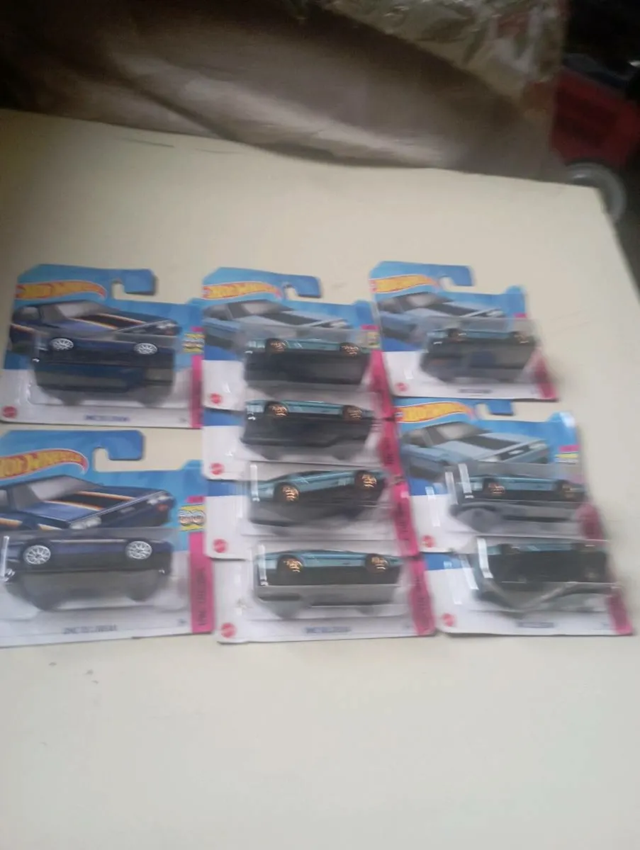HOT WHEELS DIE-CAST MODLES DMC DELOREAN  CARS €5 E - Image 2
