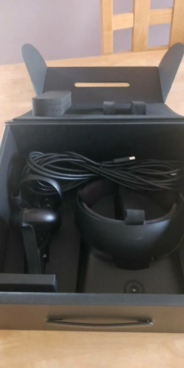 VR headset - Image 3
