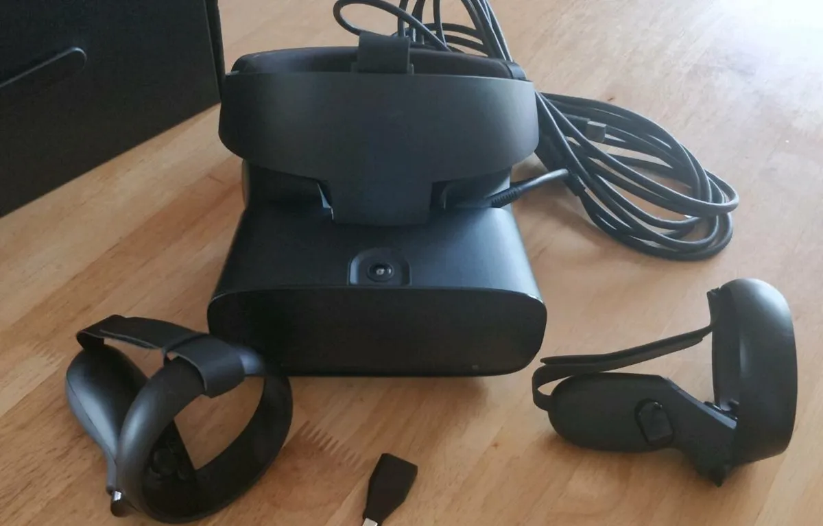 VR headset - Image 4